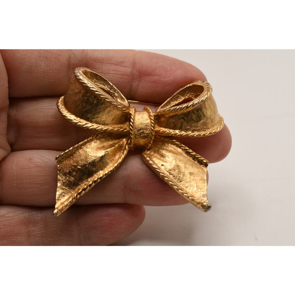 Vintage Gay Boyer Gold Tone Bow Brooch Textured Ribbon Signed - Picture 10 of 11
